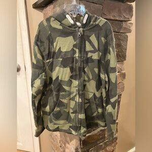 Cat & Jack green camo zip up hoodie 8/10